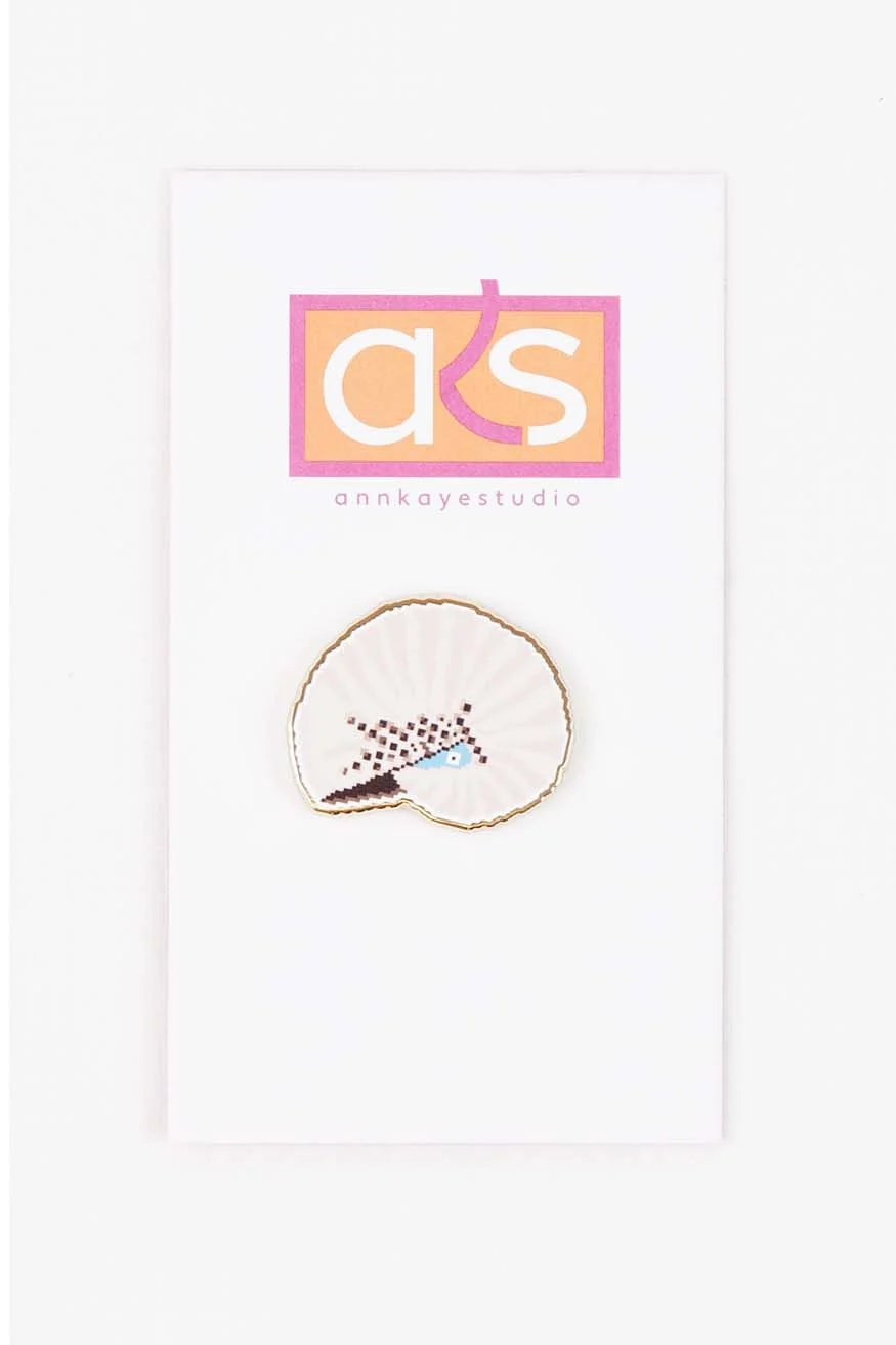 TRUNK - Baby's Ear Needle Minder